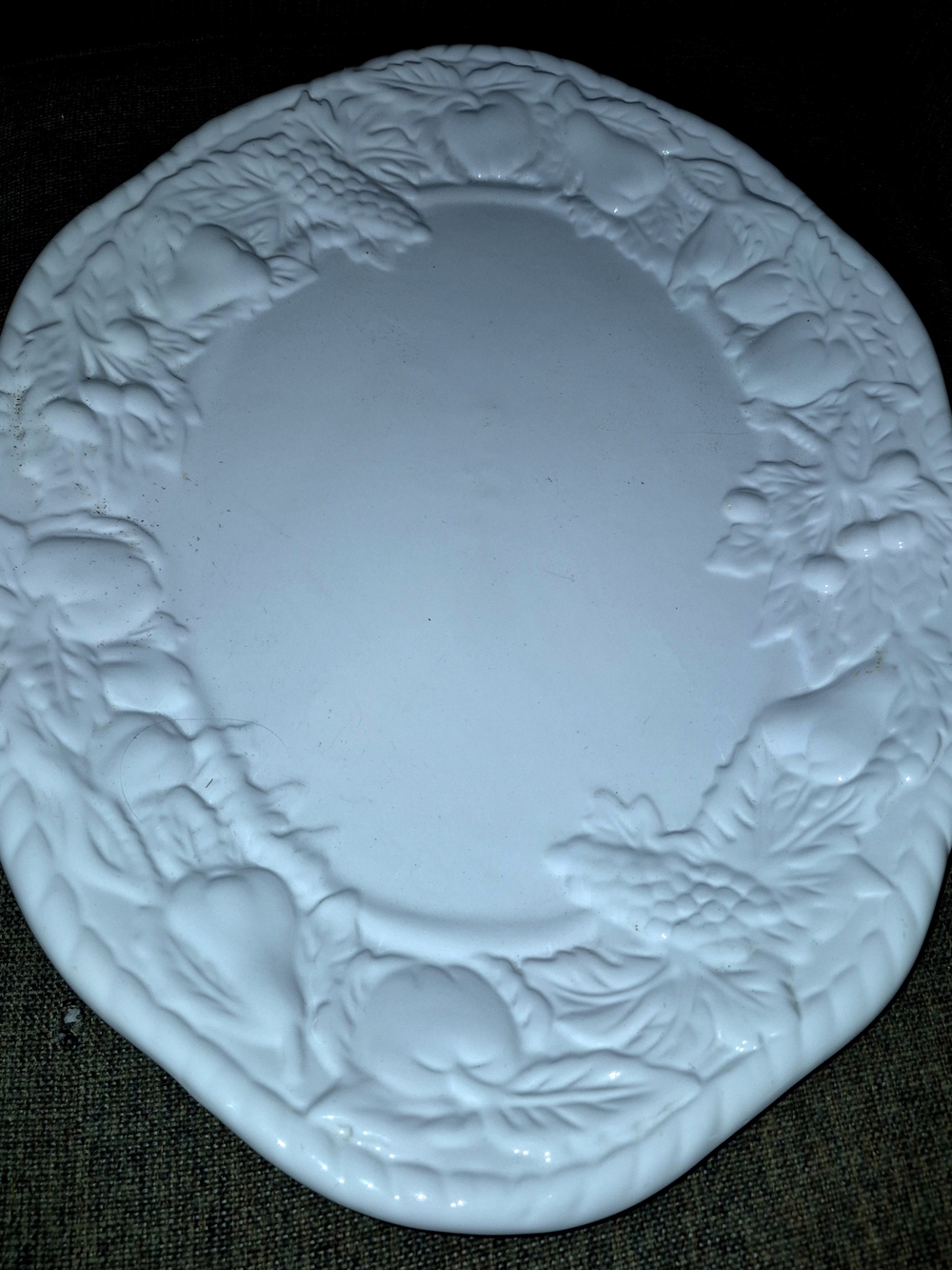 Tabletops Unlimited Nature 21.5" Oval Serving Platter White Embossed Fruit XL